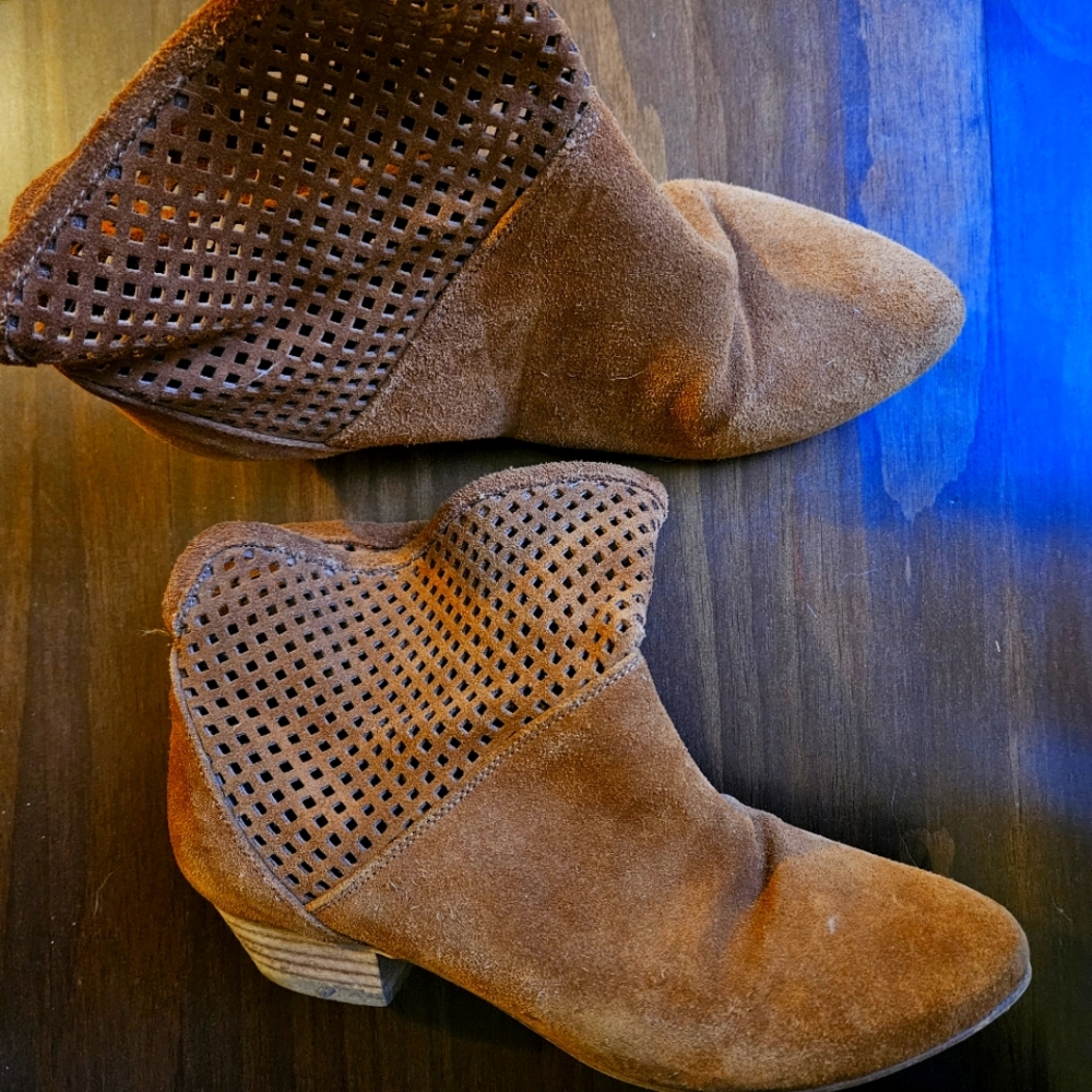 TAN SUEDE SIXTYSEVEN ANTHROPOLOGIE Perforated Cut Out Ankle Bootie 7.5US 38EU